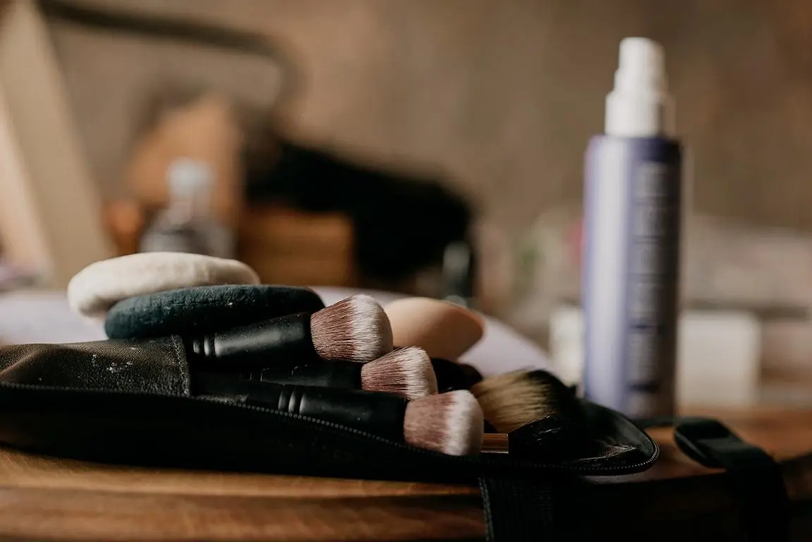 diy kurse ¦ haar und makeup styling ¦ mobile coiffeuse ¦ makeup artist ¦ hairstylist ¦ ¦ schminkkurs ¦ makeup kurs ¦ ¦ haarkurs ¦ frisuren kurs ¦ einfache alltagsfrisuren lernen ¦ geschenk idee teenager tochter ¦ makeup artist ¦ kathrin puetzer