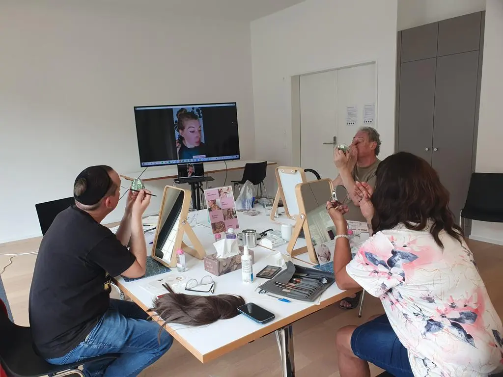 ¦ transgender schminkkurs ¦ transgender makeup ¦ crossdresser makeup kurs ¦ makeup artist für crossdresser ¦ trans makeup ¦ kathrin puetzer ¦ zuerich