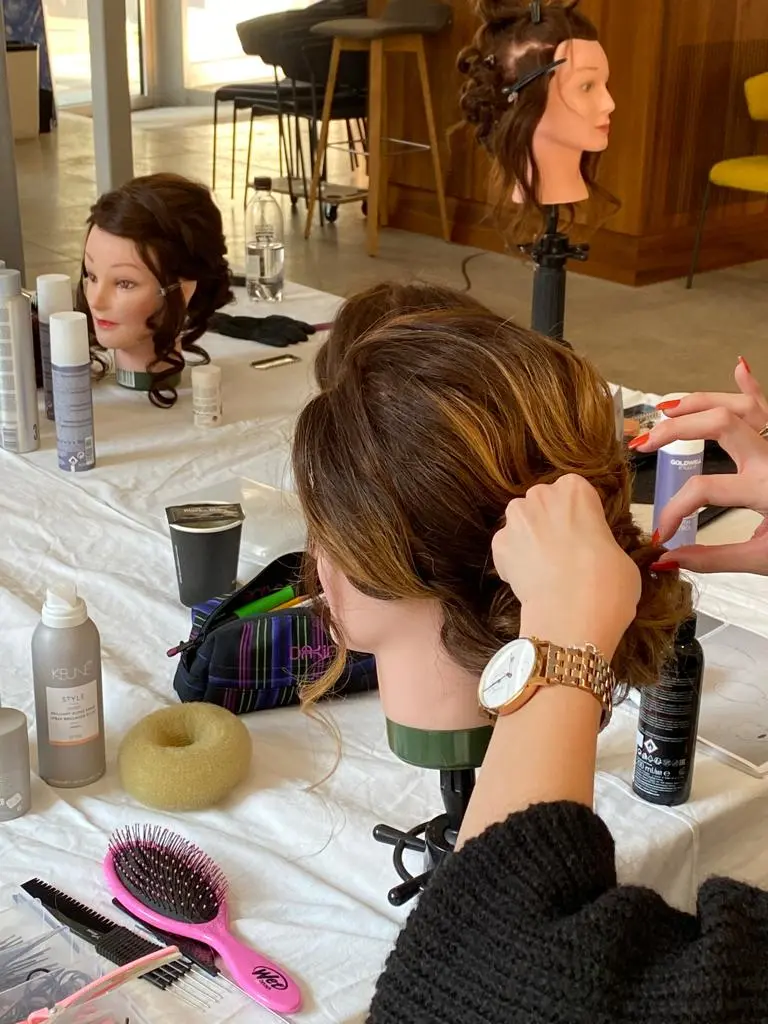 ¦ boho frisuren kurs basel zürich ¦ bridal hairstyle masterclass ¦ bohofrisuren workshop ¦hochsteck-seminar ¦ romatische braut ¦ brautfrisur halboffen ¦ brautstyling kathrin pützer zürich aargau schaffhausen